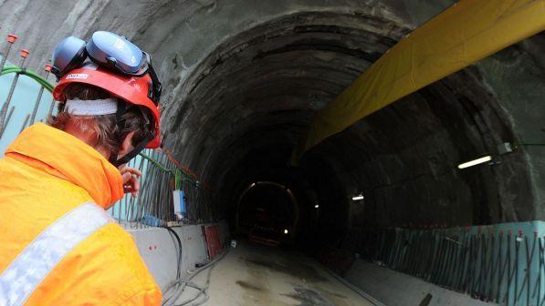 Tav, i costruttori avvisano: "Se Roma ferma l'opera paga penali milionarie"
