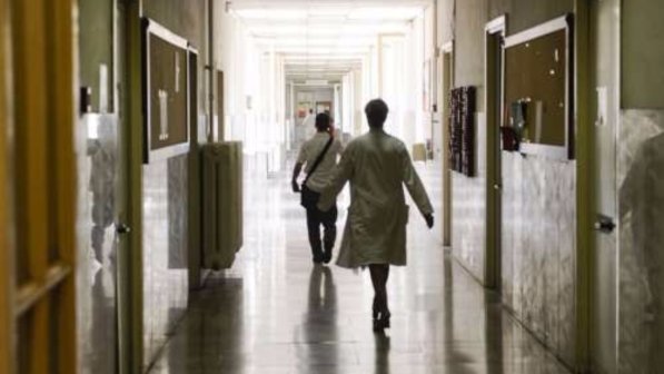 Palpeggia 16enne all'ospedale Niguarda di Milano: 45enne finisce in manette