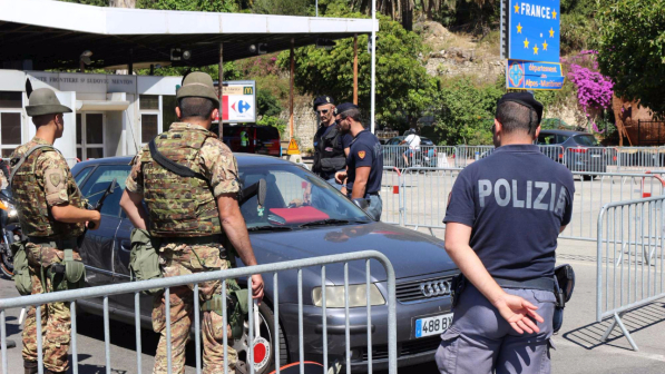 Ventimiglia, fermati alla frontiera tre francesi: erano armati