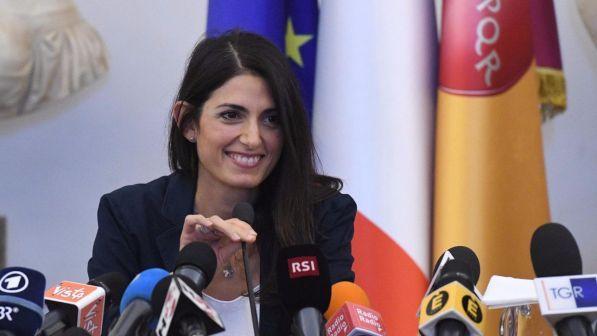 Consulenza all'Asl di Civitavecchia, il gip di Roma archivia l'inchiesta sulla Raggi