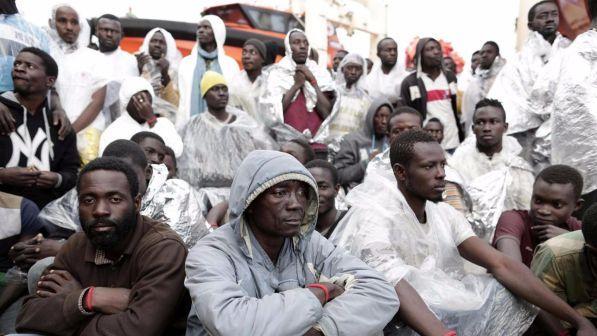 Migranti, Ue: grave crisi, l'Europa non lascerà sola l'Italia