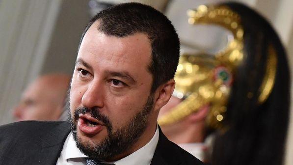 M5s: "Salvini scelga tra il cambiamento e Berlusconi"