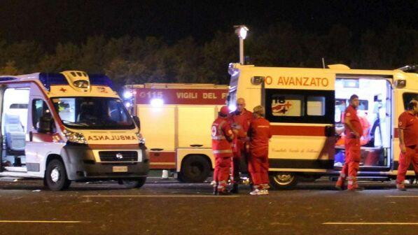 Schianto frontale tra due auto nella notte nel Bresciano: due morti