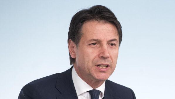 Def, Conte: "Sono orgoglioso del reddito di cittadinanza"