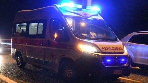 Auto si ribalta, conducente fugge e lascia passeggera ferita: preso