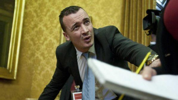 Rocco Casalino al giornalista del <i>Foglio</i>: ora che il giornale chiude cosa fai?