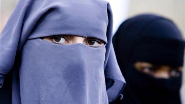 L’Austria vieta il burqa in pubblico e la distribuzione del Corano
