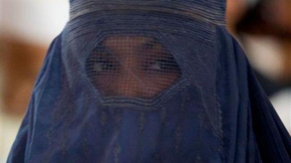 Danimarca, burqa e niqab vietati nei luoghi pubblici: ok a legge