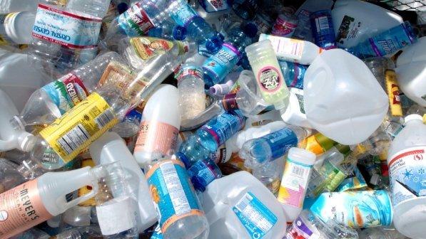 Europarlamento: via libera definitivo al divieto di plastiche monouso dal 2021