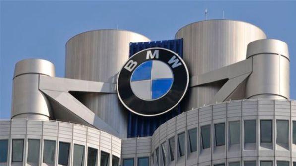 Scimmie come cavie nei test sui gas di scarico: Volkswagen, Bmw e Daimler nella bufera