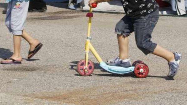 Bergamo, i bambini giocano in strada: il sindaco la chiude al traffico