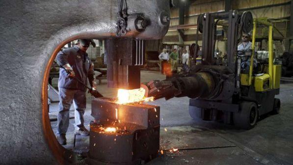 Industria, Istat: la produzione sale dello 0,1% a ottobre, +1% su base annua