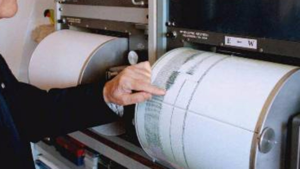 Terremoto, segnalati feriti e crolli in diverse località