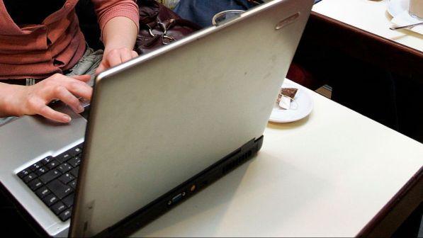 Corto circuito del modem nel milanese, feriti mamma e figlio