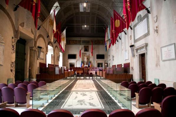 Politica locale in crisi: sciolti 170 comuni all'anno