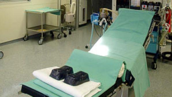 Napoli, rifiuta di praticare un aborto terapeutico: medico obiettore licenziato