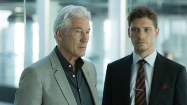 Richard Gere torna in tv dopo 25 anni, prima immagine della serie "MotherFatherSon"