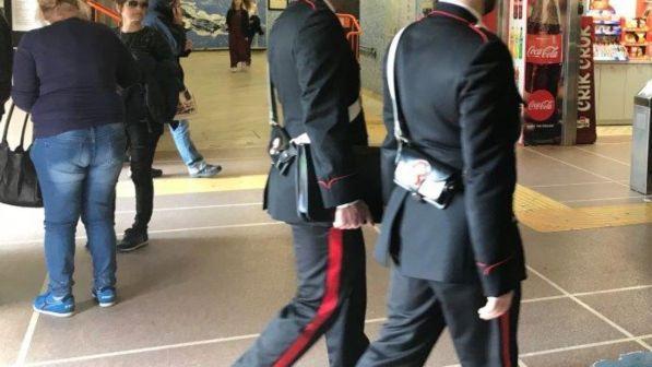 Metropolitana di Roma, un passeggero "ustionato da acido corrosivo"