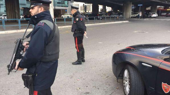 Caserta, 27enne vede i carabinieri e fugge: donna morta in incidente