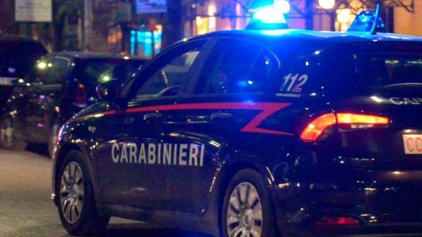 Milano, uomo trovato carbonizzato in strada: ipotesi suicidio