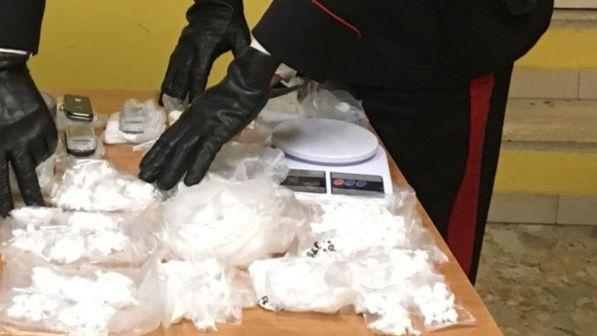 R.Calabria, madre coordinava attività spaccio droga figli: arrestati