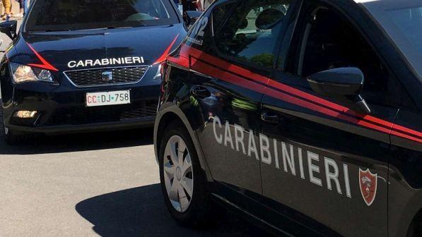 R.Emilia, vede ladri rubare su auto e li fotografa: arrestati da cc