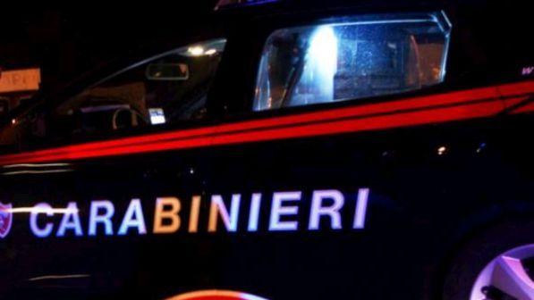 Bari, uomo barricato in casa: carabinieri irrompono e lo bloccano