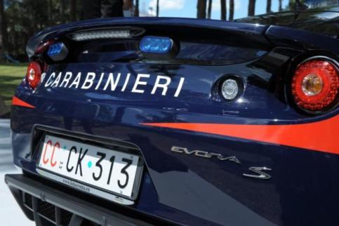 Ruba furgone e muore in incidente
