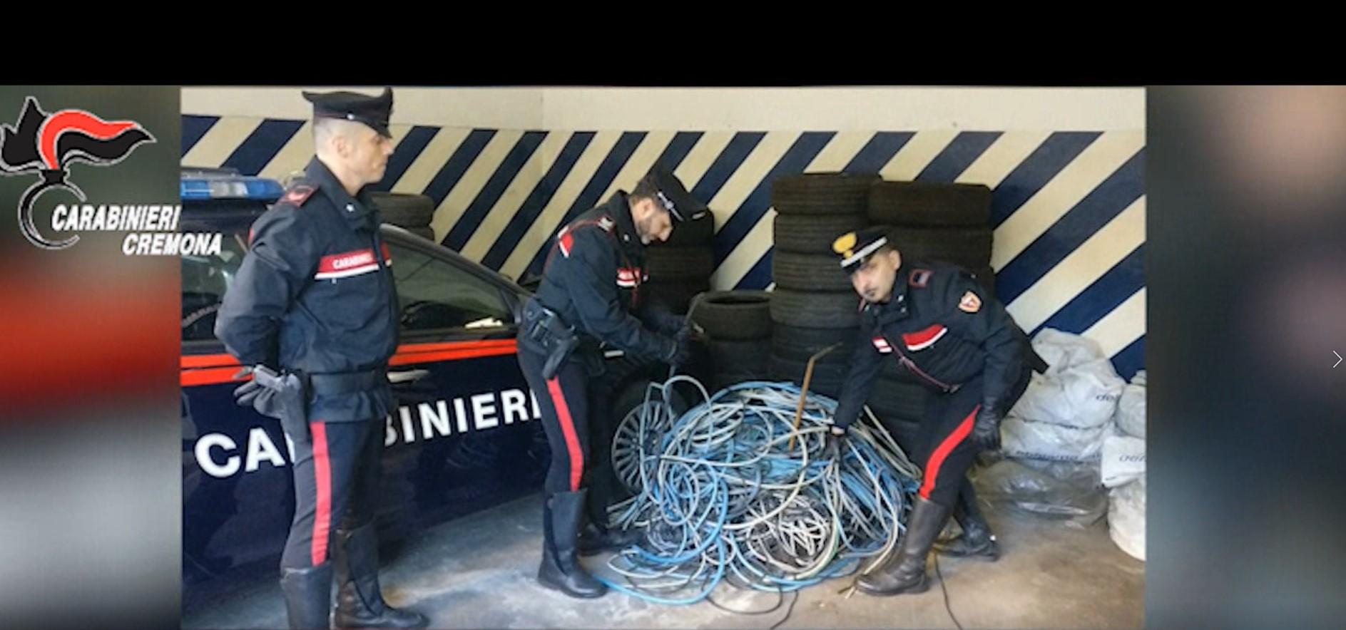 Lombardia, sgominata la banda del rame: 8 arresti a Cremona | I ladri acrobati causano decine di black out