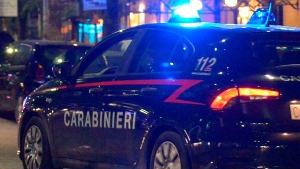 Massa Carrara, uomo muore accoltellato dopo una lite: si cerca il figlio