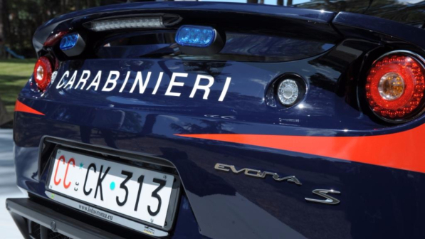 Milano, armato di pistola tenta rapina in albergo: arrestato 17enne