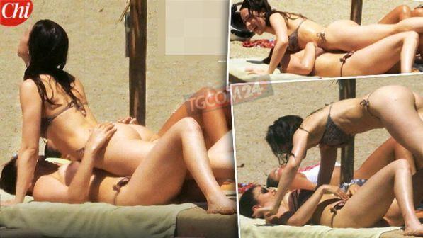 Aurora Ramazzotti tra perizoma e topless, pose proibite con Sara Daniele