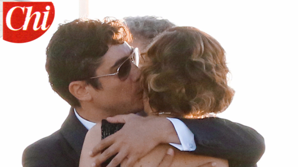Valeria Golino e Riccardo Scamarcio: baci e abbracci per scacciare le voci di crisi
