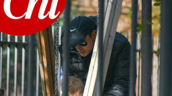 Fausto Brizzi, dopo lo scandalo molestie gioca con la figlia al parco