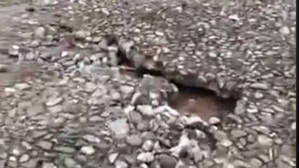 Maltempo, a Portofino cede il selciato della piazzetta centrale