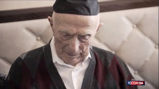 L'uomo più vecchio del mondo ha 112 anni: è sopravvissuto ad Auschwitz
