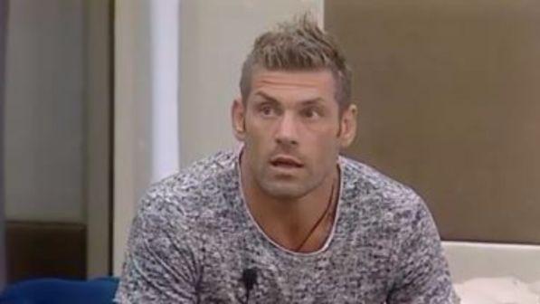 "Grande Fratello Vip": Clemente Russo squalificato, in nomination Prati, Freddi e Mosetti