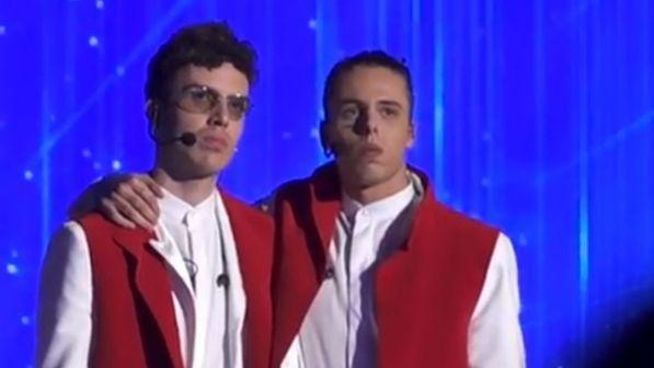 Amici 18, Alvis è il quarto eliminato: all'ultima sfida si salva Mameli