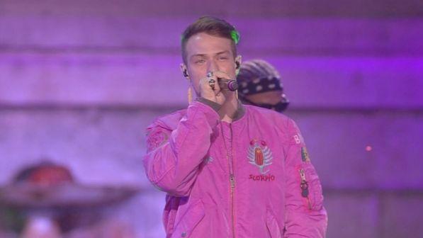 Irama si riprende la vetta della Hit Parade con il suo "Plume"
