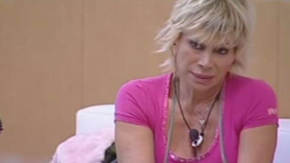 "Grande Fratello Vip", incidente in cucina per Carmen Russo