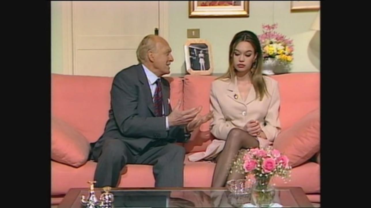 Anna Falchi Figlia Di Raimondo Il Cameo Della Showgirl In Casa Vianello Tgcom24 Anna Falchi Figlia Di Raimondo Il Cameo Della Showgirl In Casa Vianello Tgcom24