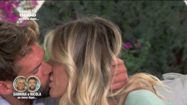 "Temptation Island", Sabrina spiazza chi critica la sua relazione con Nicola: "E se fossi incinta?"