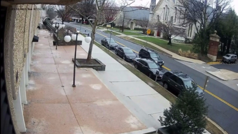 Usa, Suv sbaglia manovra: giù da parcheggio multipiano, autista grave