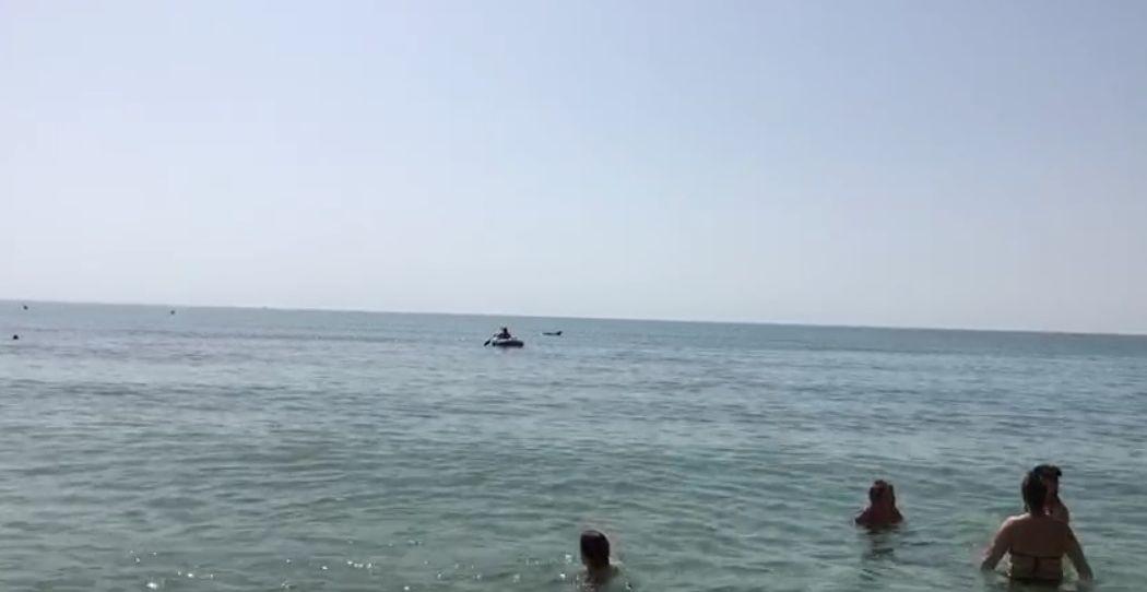 Sardegna, baby surfista di 12 anni salva turista in mare
