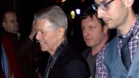 "David Bowie stava per iniziare una cura sperimentale contro il cancro"