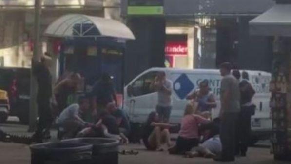 Attentato Barcellona, dichiarati tre giorni di lutto in Catalogna