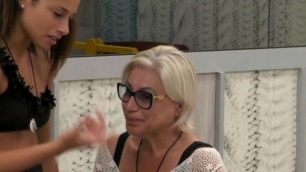 "Grande Fratello 15": Lucia Bramieri in lacrime e Alessia le chiede scusa