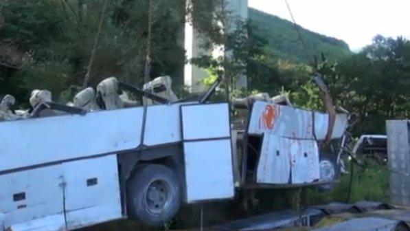 Irpinia, bus in scarpata: guasto meccanico provocò blocco dei freni