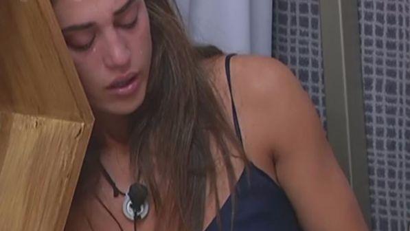 Grande Fratello Vip, Cecilia piange: stasera il fidanzato entra nella Casa