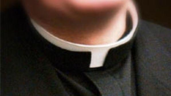 Novara, parroco lascia la tonaca per amore di una donna
